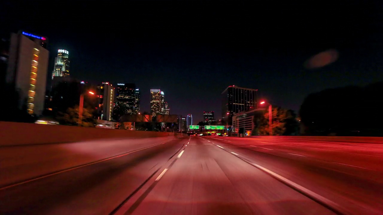驾驶:加州洛杉矶市中心视频素材