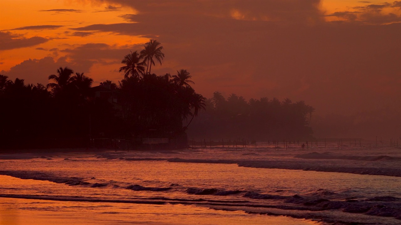 海滩日出:斯里兰卡南部视频下载