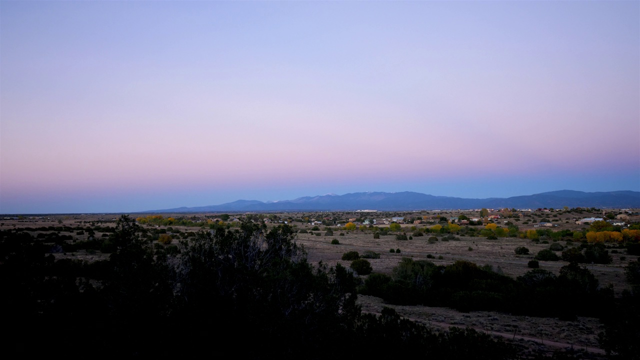 《沙漠日落:新墨西哥州》(Desert Sunset: New Mexico)视频下载