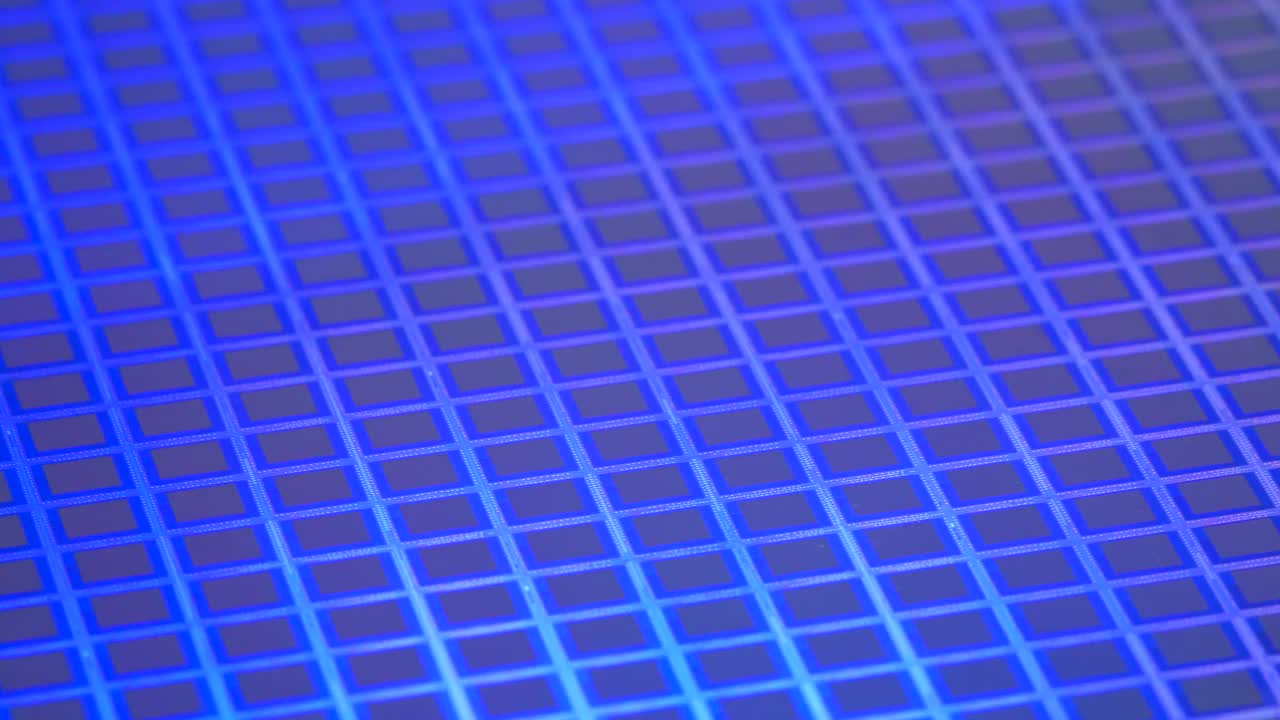 矽晶片上有红光和蓝光视频素材