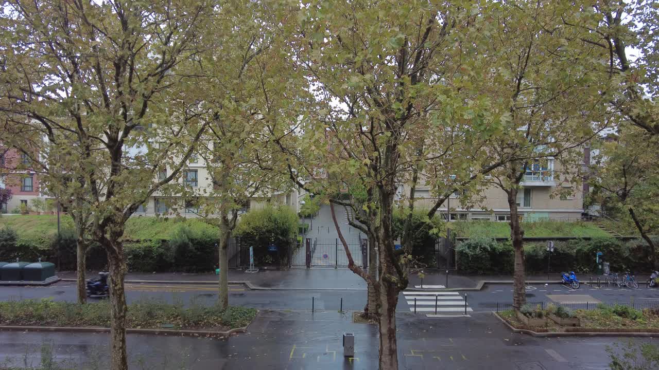 巴黎街头，一个秋日视频下载