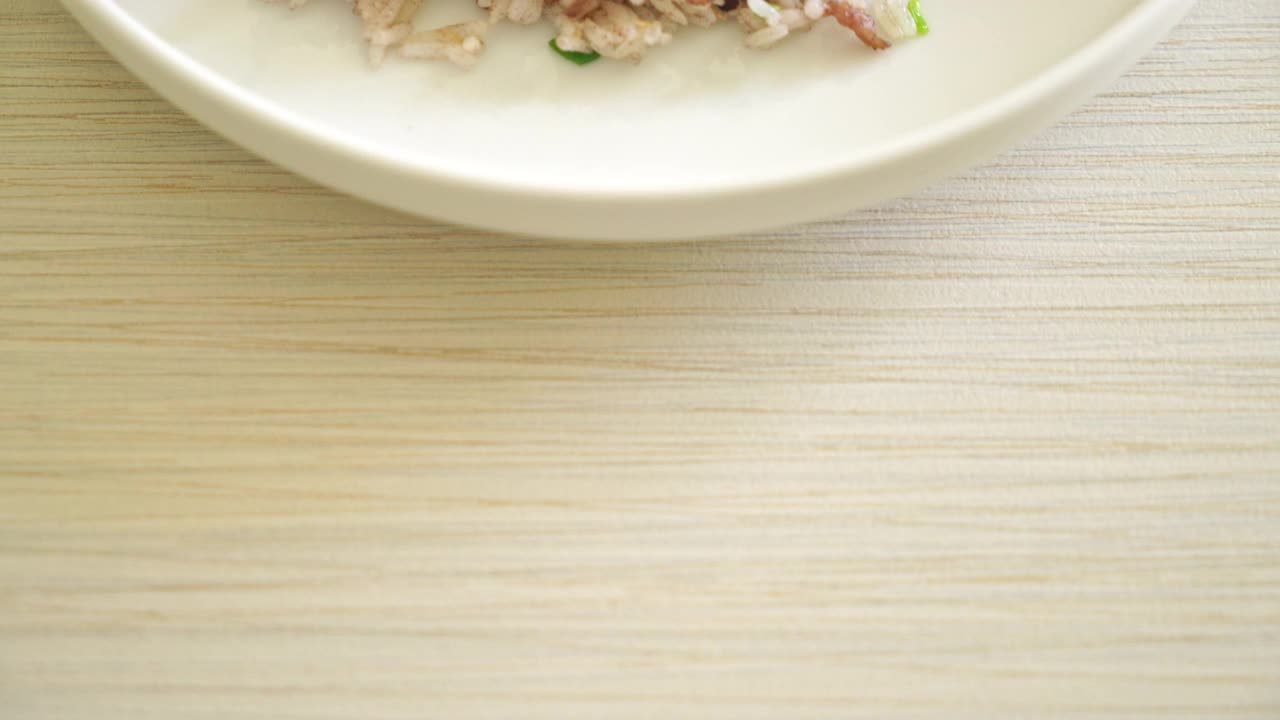 橄榄肉末炒饭——亚洲风味视频素材
