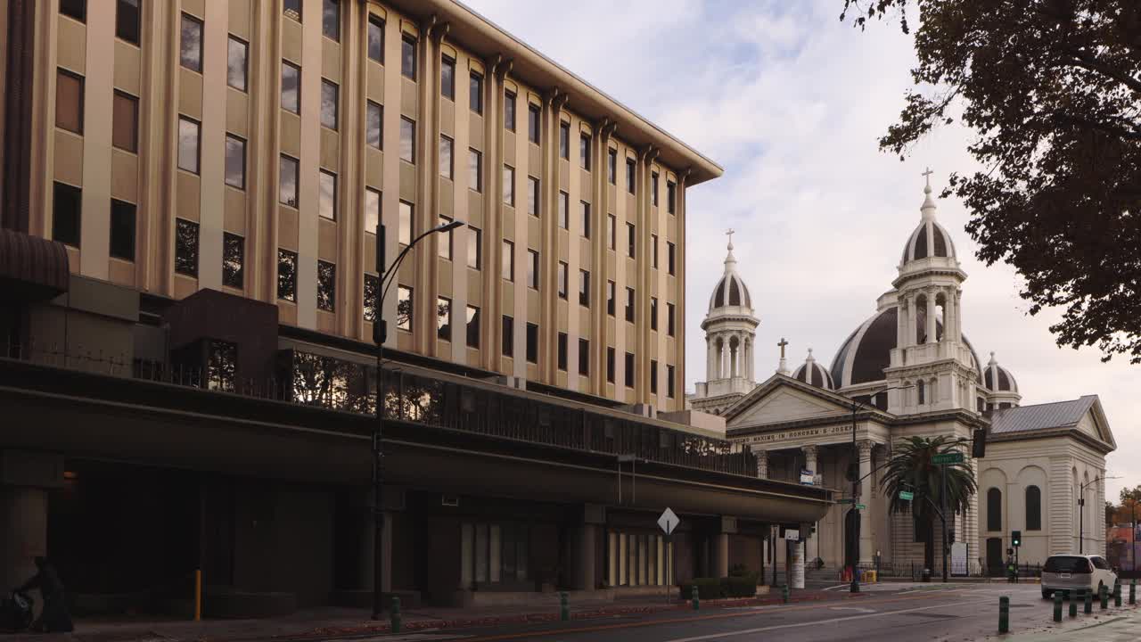 圣何塞市中心，加州，圣费尔南多，街景和圣约瑟夫大教堂视频下载