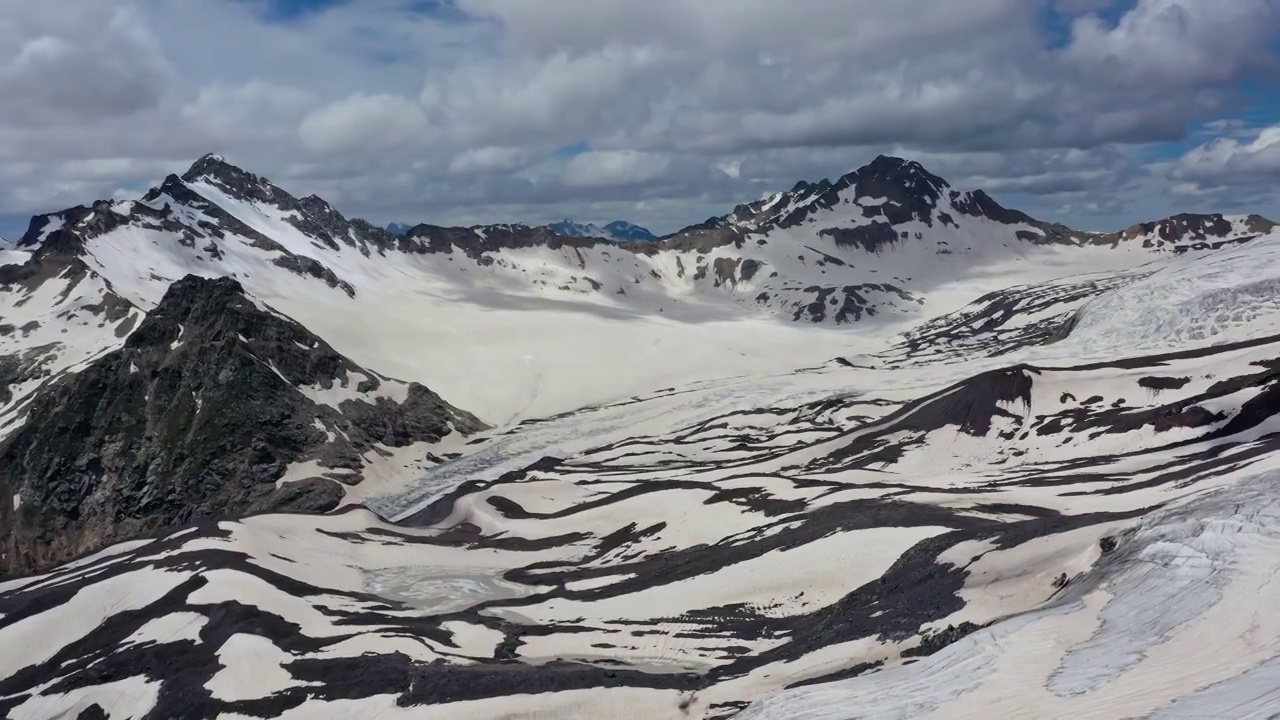 鸟瞰高加索雪山视频素材