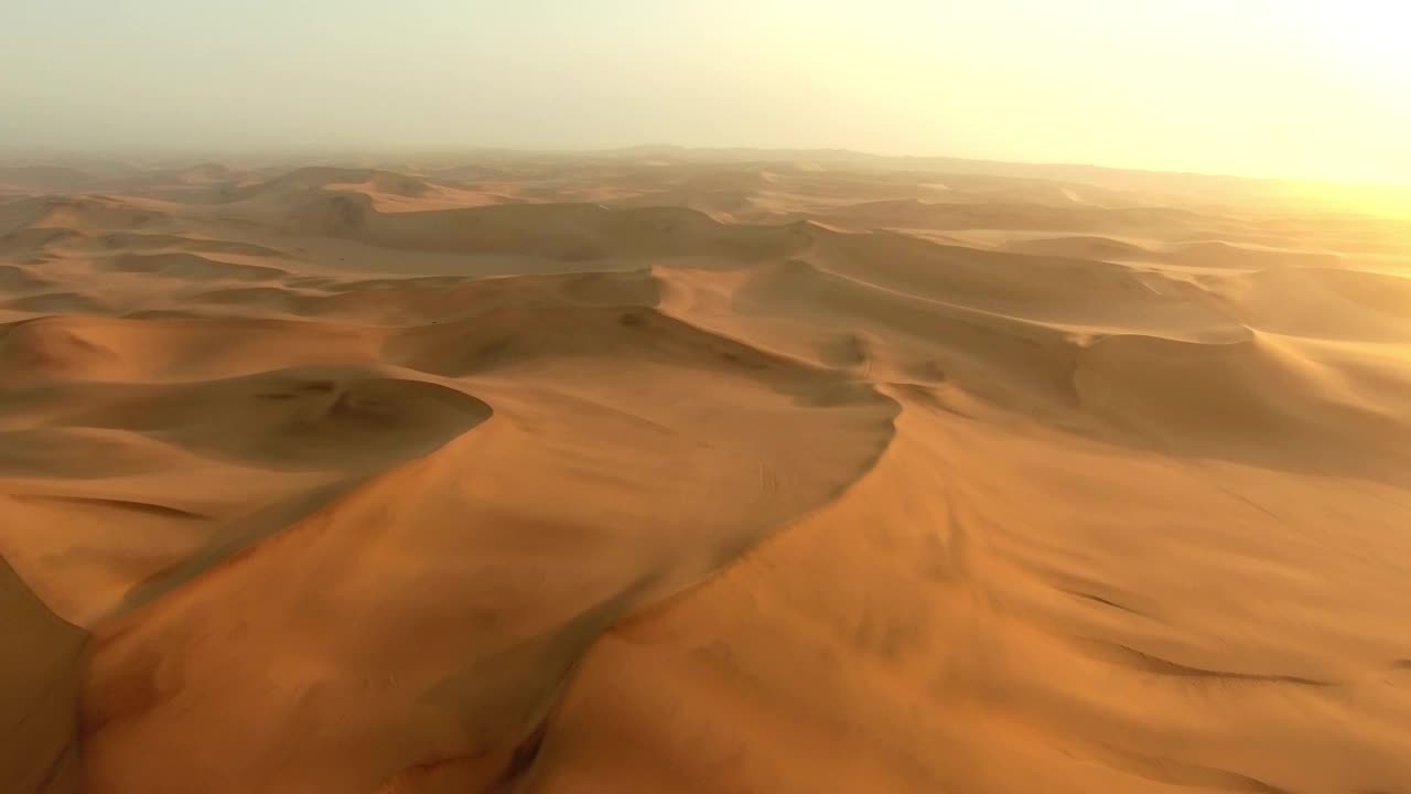 沙漠是荒凉的视频下载