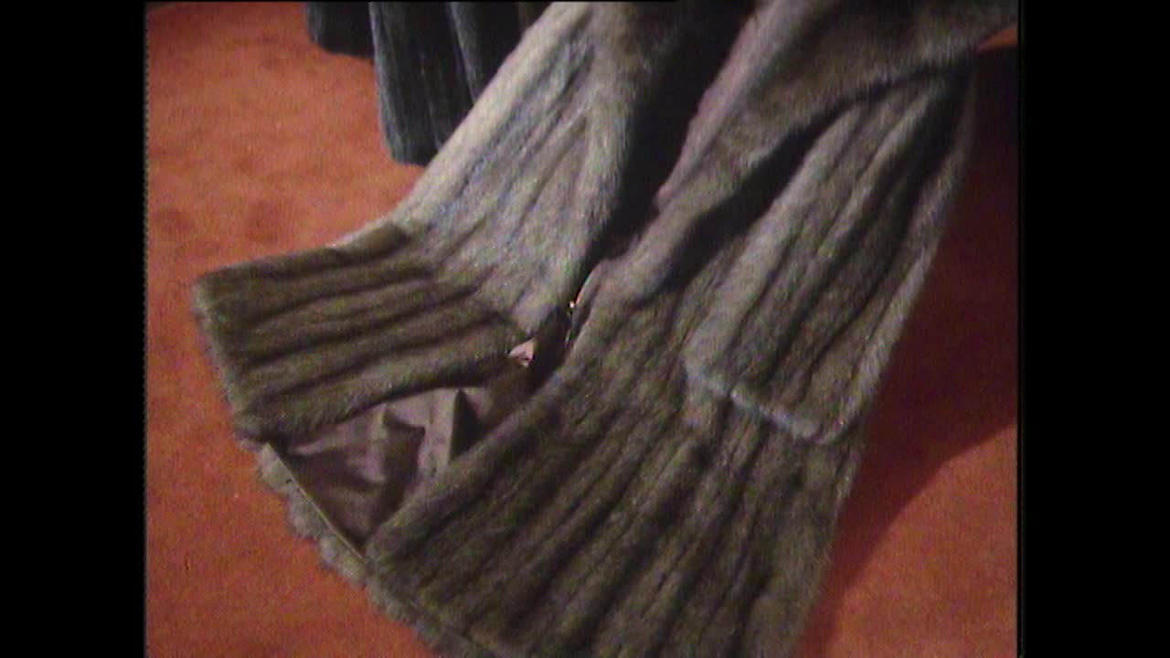 CU皮大衣出售;1982视频下载