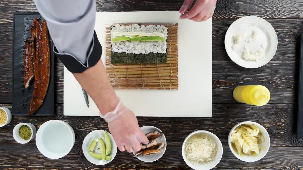 手工制作寿司，熏制鳗鱼。视频下载