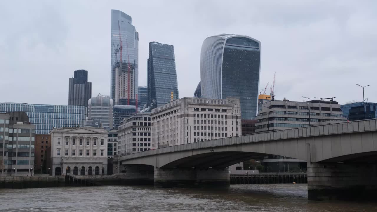 泰晤士河伦敦地标摩天大楼全景。视频素材