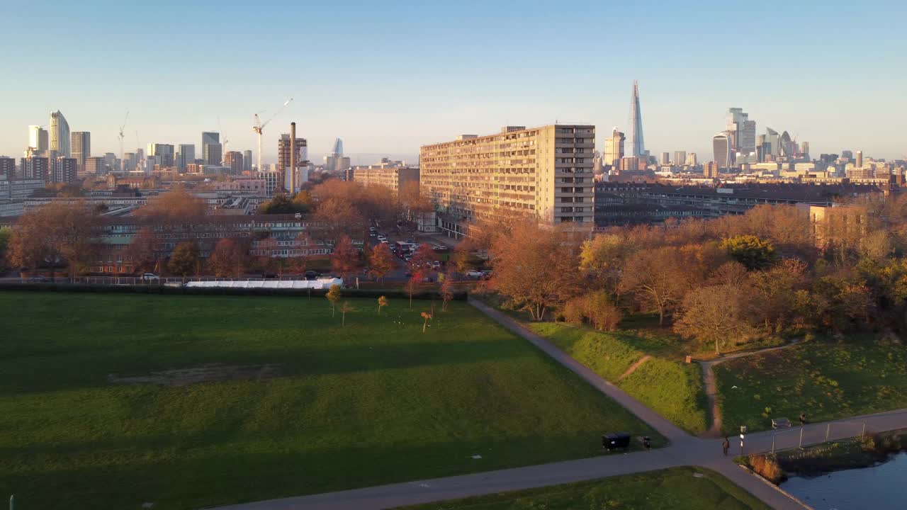 从高角度看伦敦的伯吉斯公园(右图)视频下载