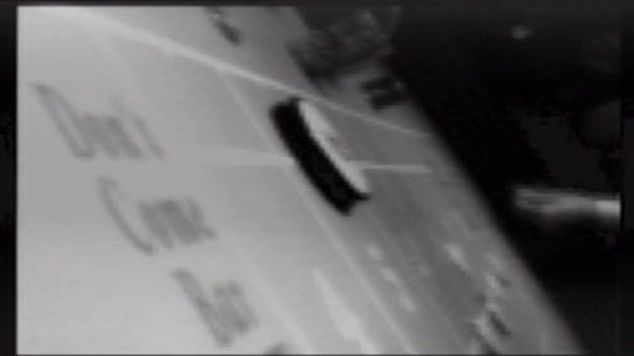 B&W手掷骰子在赌桌在拉斯维加斯;1999视频下载