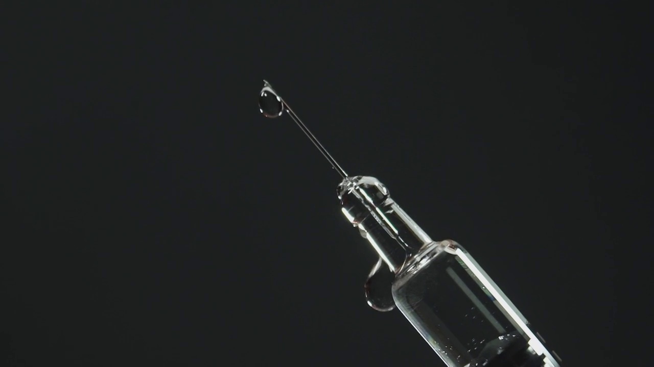 一个标准医用一次性注射器的特写镜头视频素材