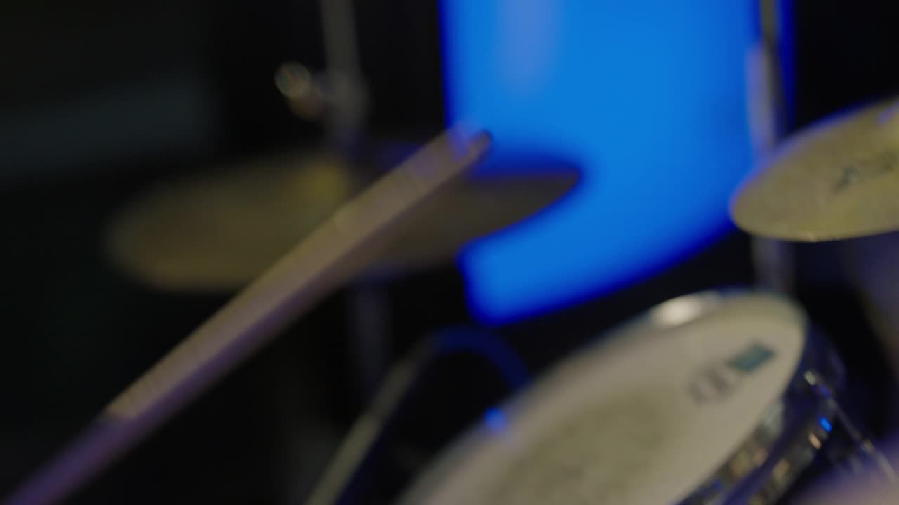 CU鼓手在一场音乐会中演奏视频下载