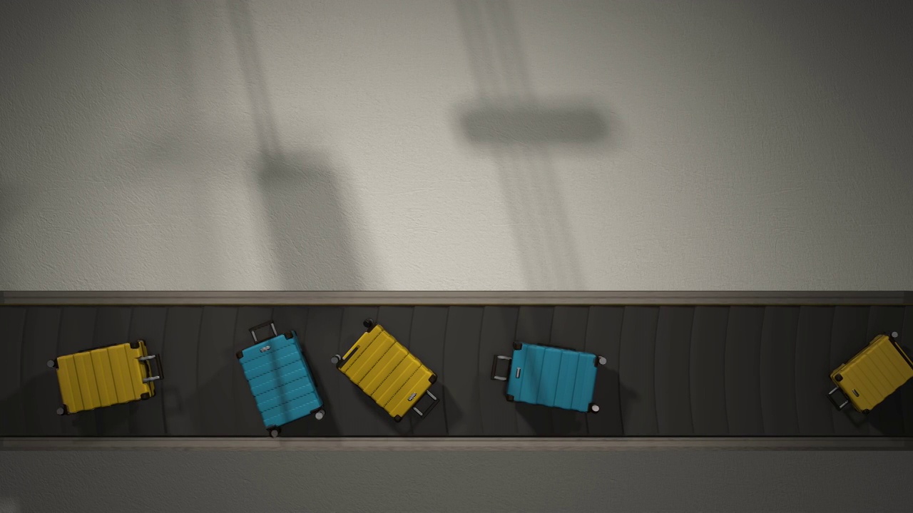 行李移动在机场传送带头顶视图可循环。现实的3 d动画。蓝色和黄色的手提箱。光地板上。水平视频下载
