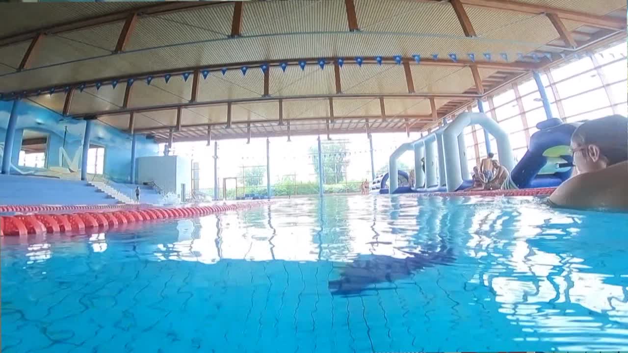 游泳池视频下载