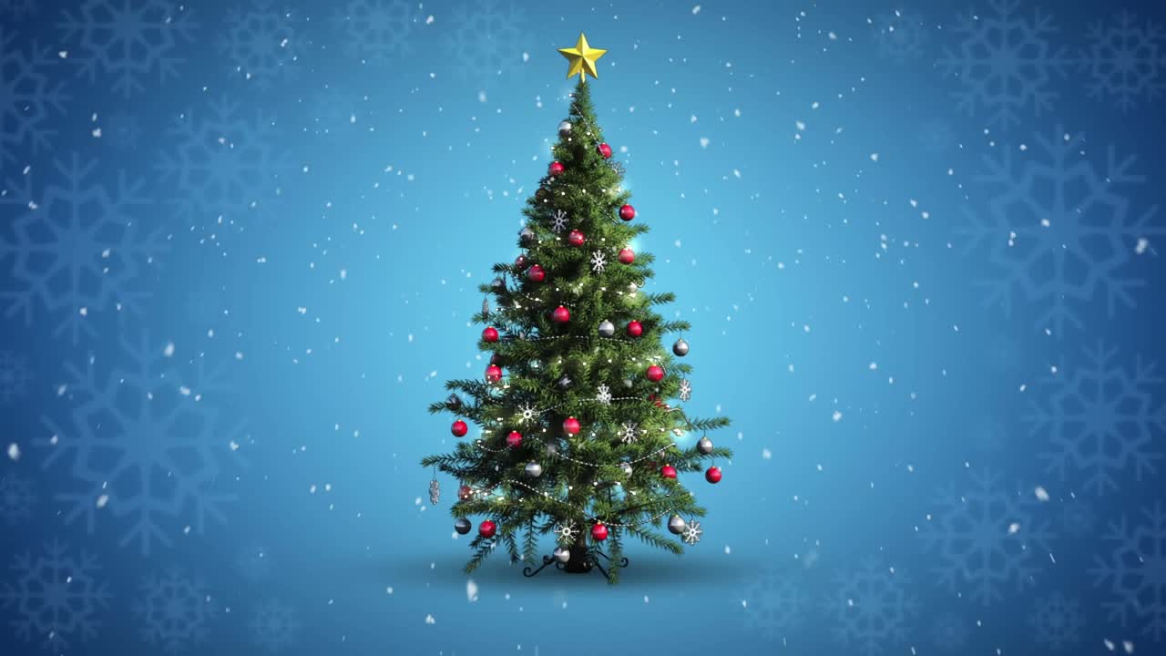 装饰闪亮的星灯对雪花飘落在圣诞树上的蓝色背景视频素材