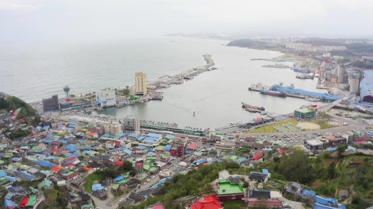 韩国江原道，木浦港/东海市的前视图视频下载