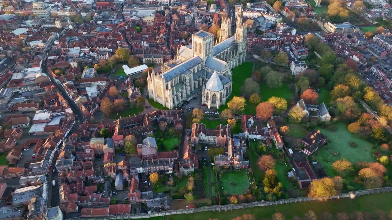 约克大教堂(大教堂和圣彼得在约克)，约克市，英国视频下载