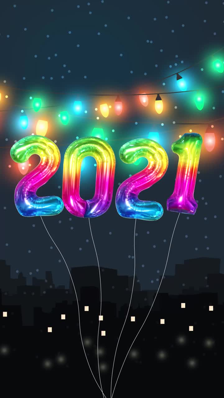 2022年新年快乐定格彩虹气球动画概念。城市夜晚的背景。视频素材