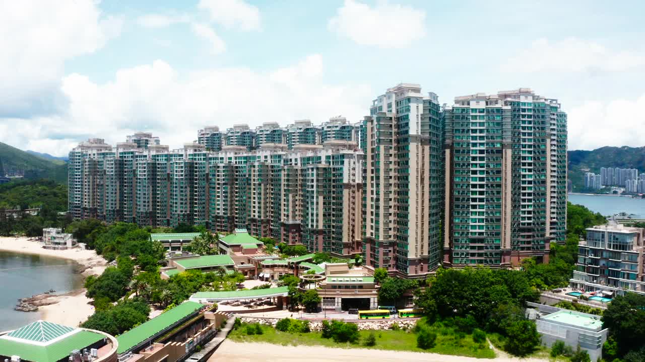 航拍香港马湾海滨公寓大楼视频下载