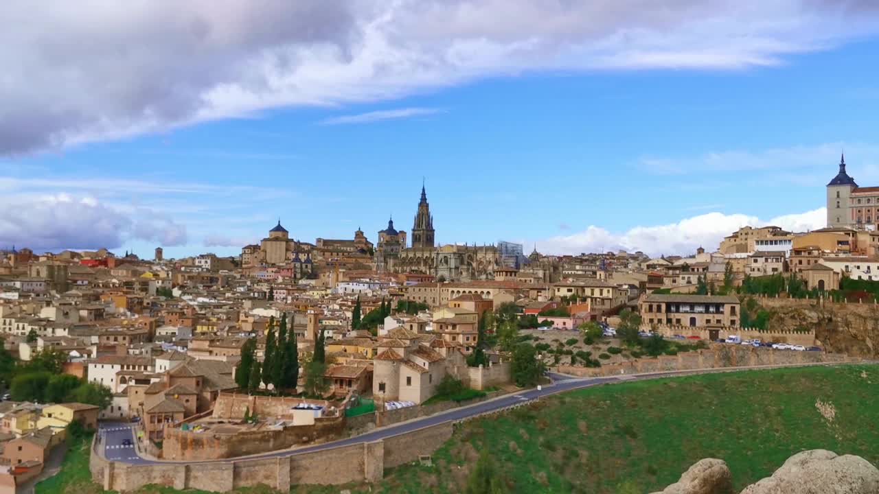 托莱多是西班牙中部靠近马德里的一座古老城市视频下载