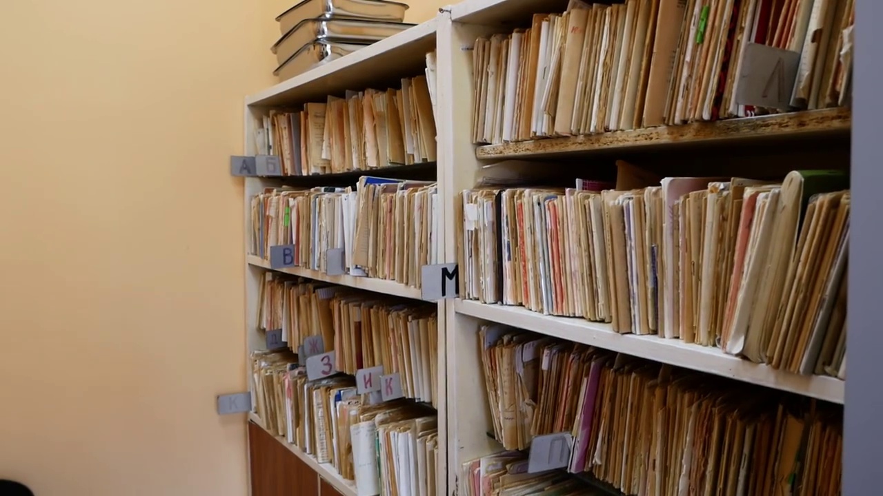 医务室的病历档案，医院的文件柜视频素材