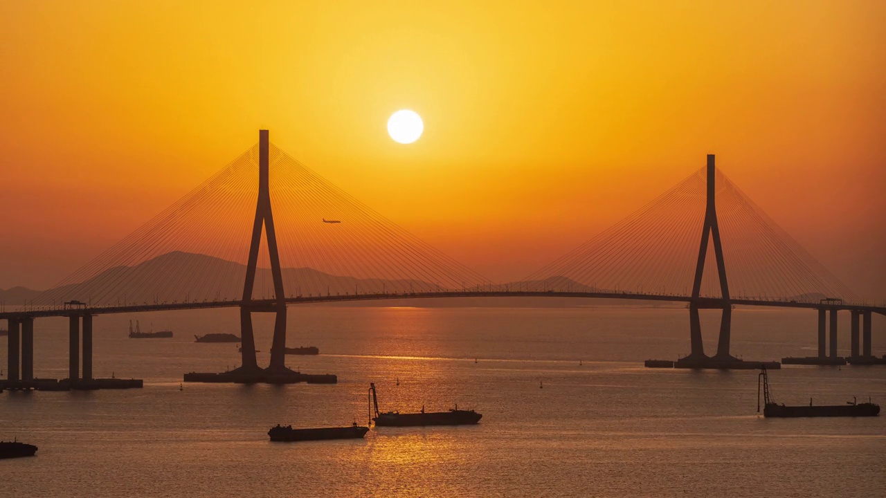 日落在仁川大桥/仁川，韩国视频素材