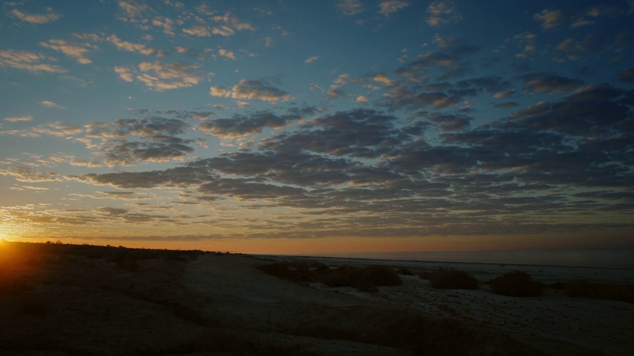 莫哈韦沙漠里的时光在微弱的光线下流逝视频下载