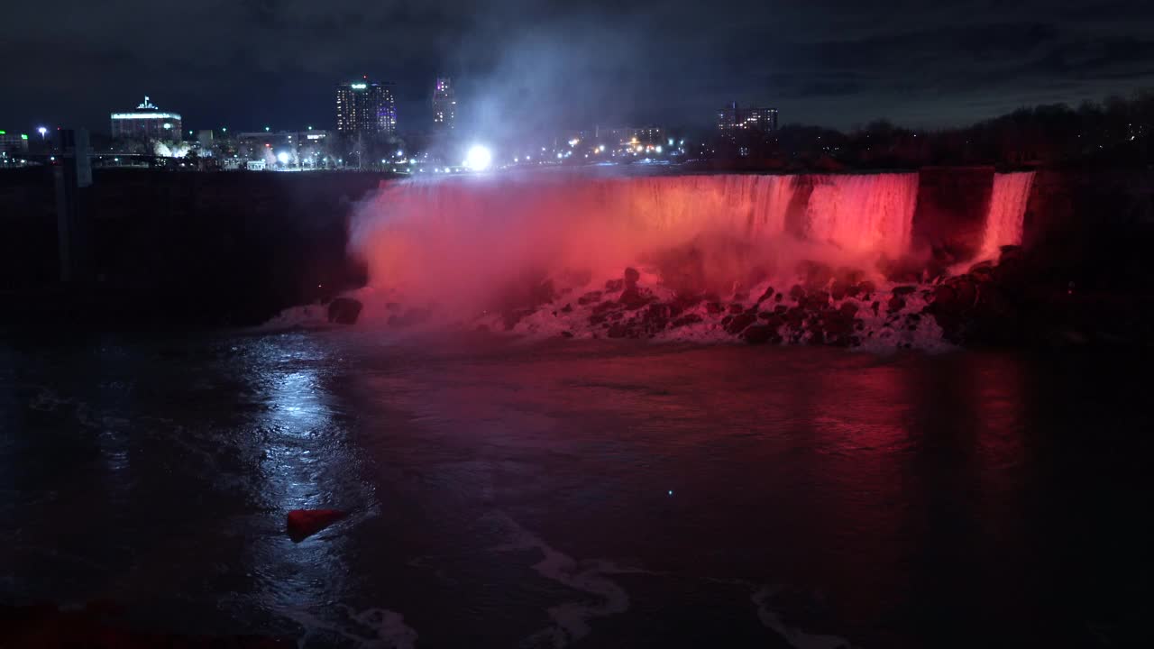 尼亚加拉瀑布的加拿大侧景，夜间的马蹄瀑布，在尼亚加拉瀑布，安大略省，加拿大视频下载