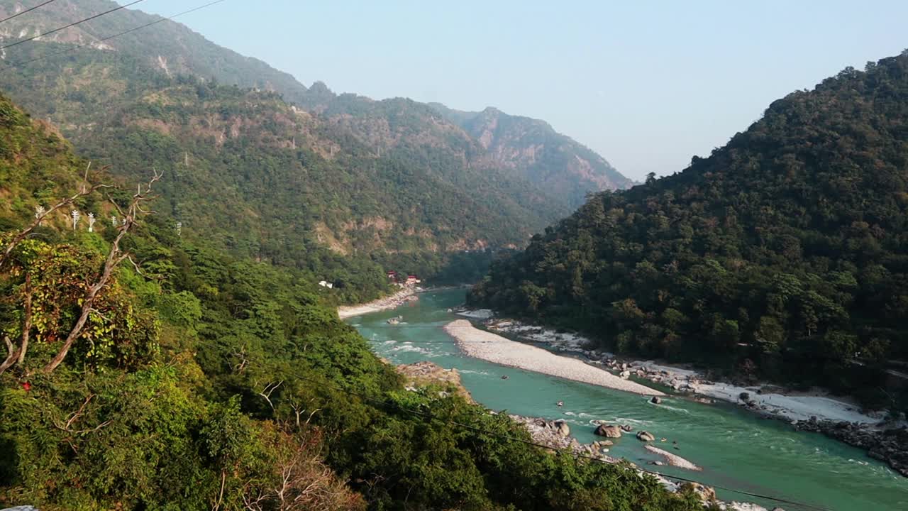 印度北阿坎德邦瑞诗凯诗恒河的风景视频下载