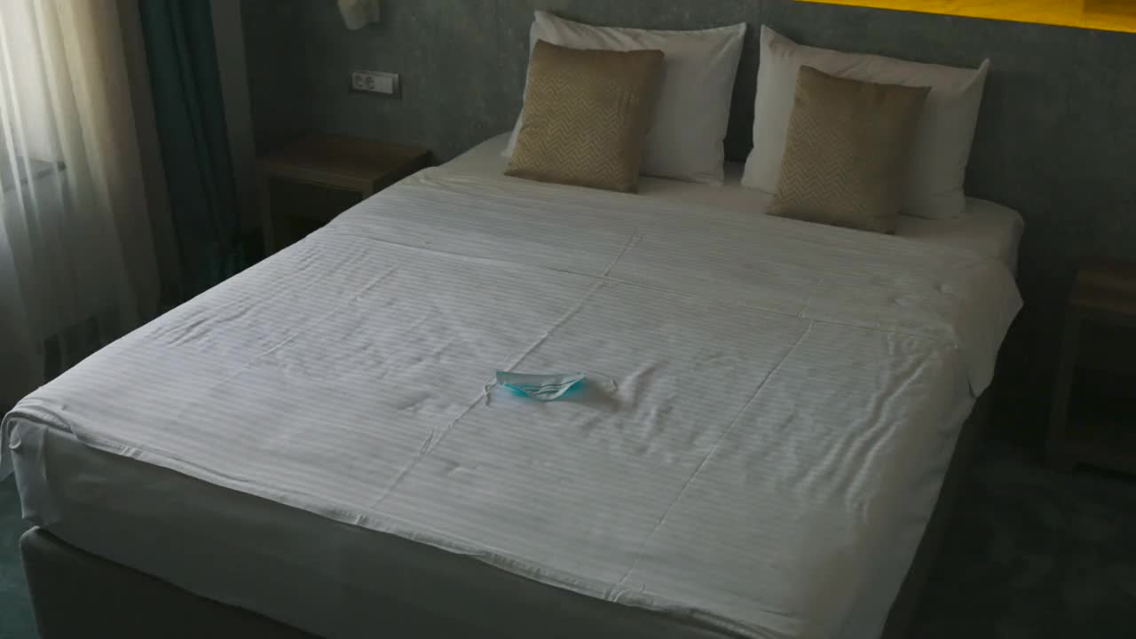 酒店房间里的口罩视频下载