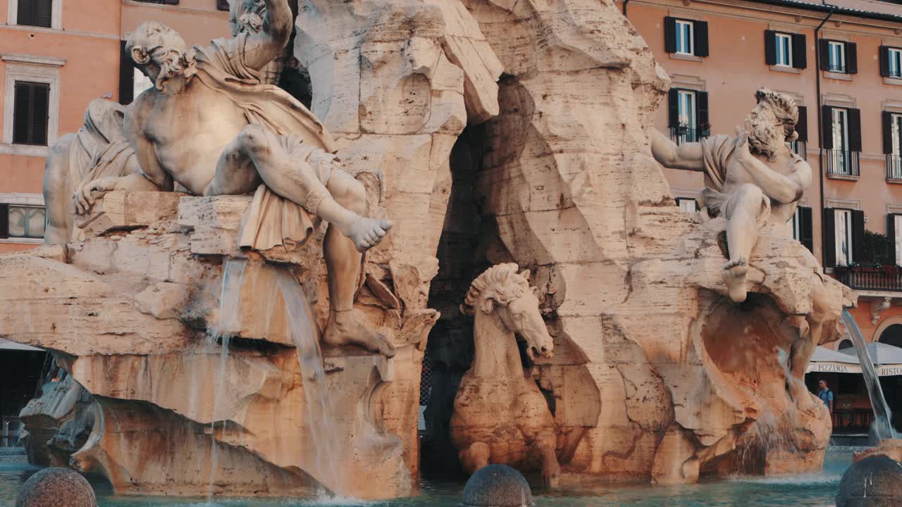 四河喷泉，纳沃纳广场，意大利罗马视频下载