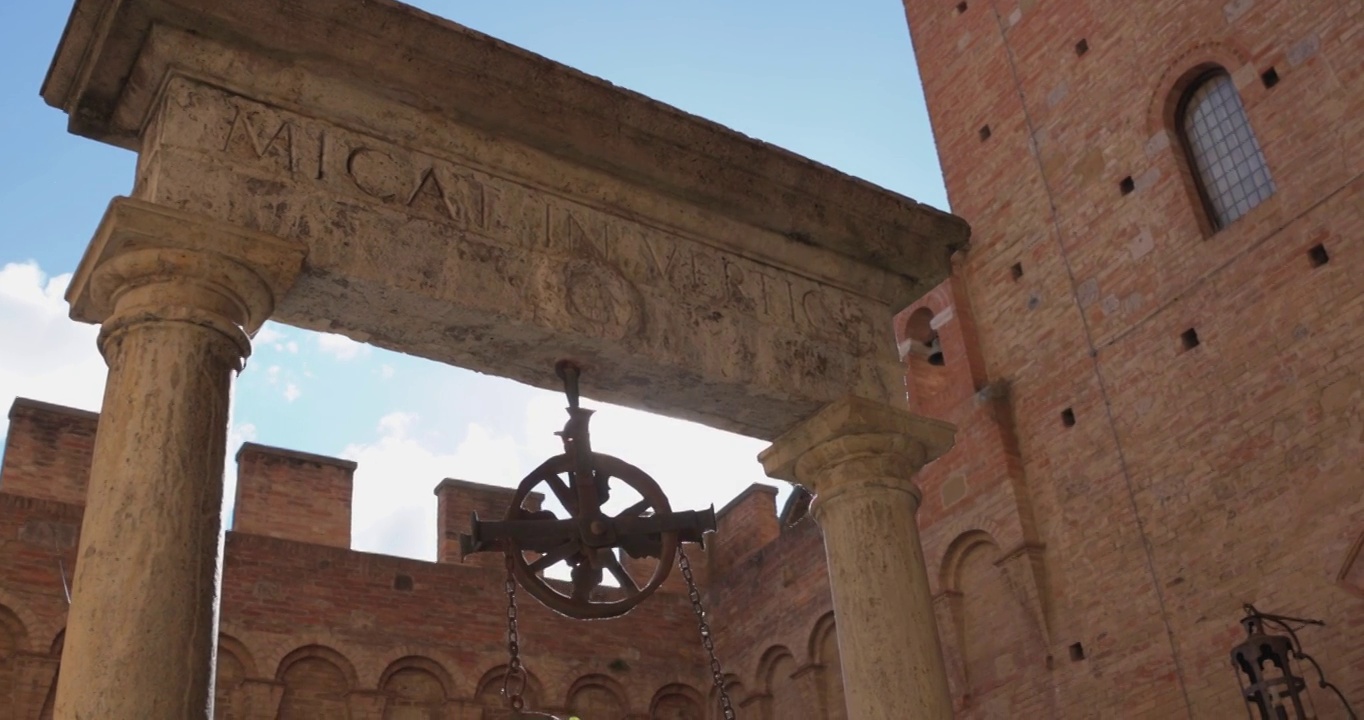 在托斯卡纳旅行:锡耶纳的中世纪小镇视频下载