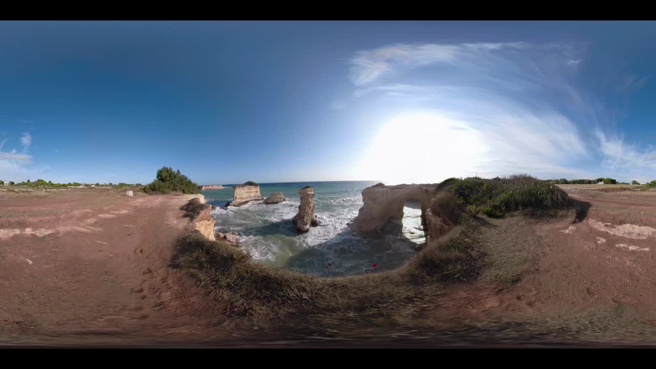 360 VR / Faraglioni海上岩石视频素材
