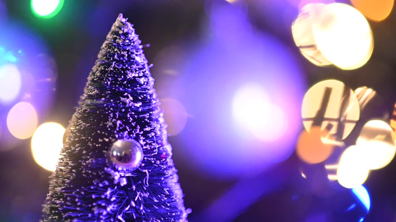 装饰圣诞树。视频素材