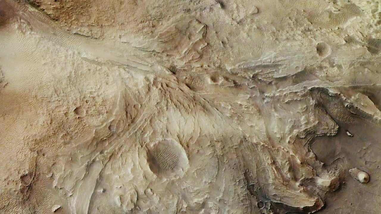 在火星上的杰泽尔陨石坑，“毅力”号探测器正在古老的河流三角洲及其表面的湖床上寻找外星化石或任何前世生命的线索。这段视频的元素由美国宇航局提供。视频素材