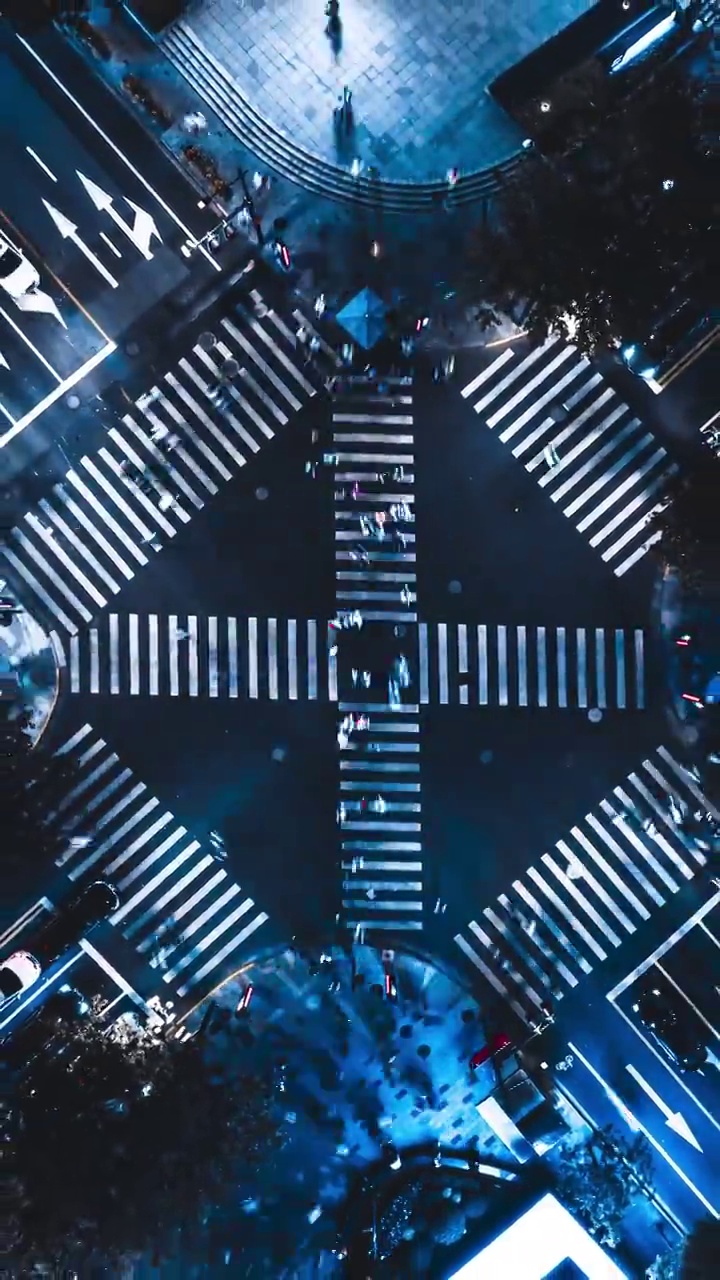 T/L无人机视角城市交叉口夜间视频下载