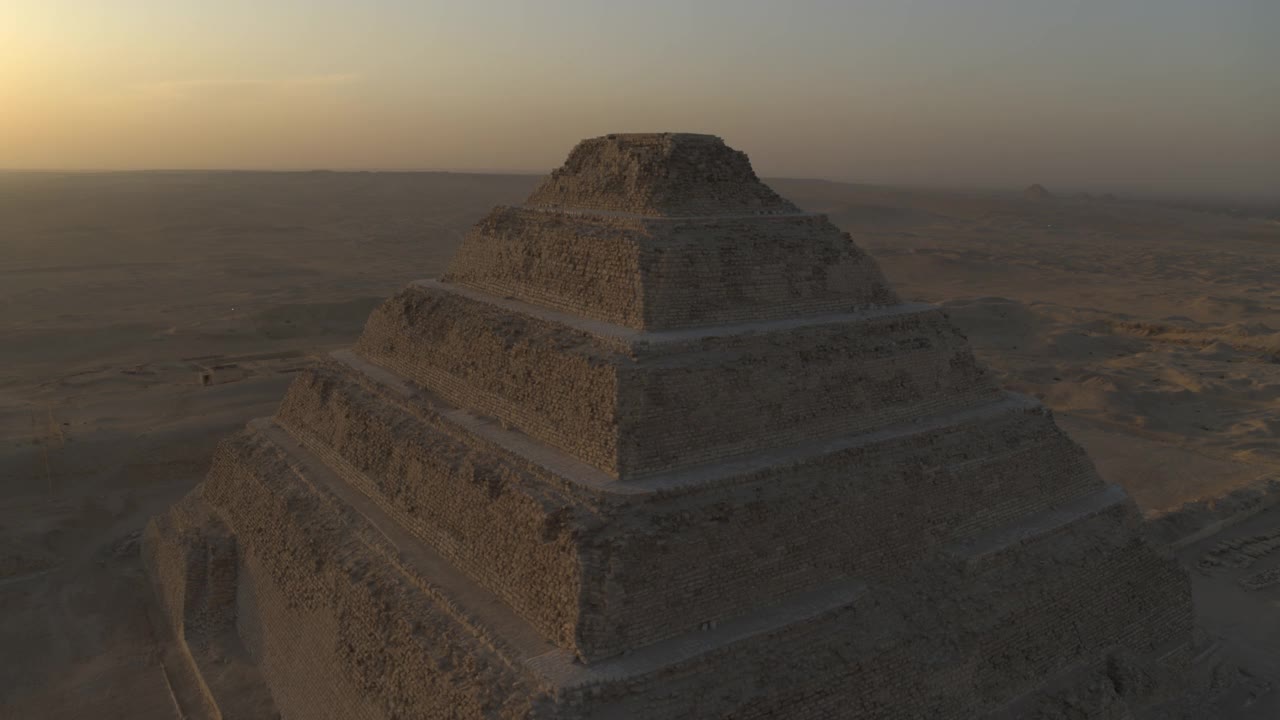 塞加拉古遗址德乔塞阶梯金字塔的照片视频下载