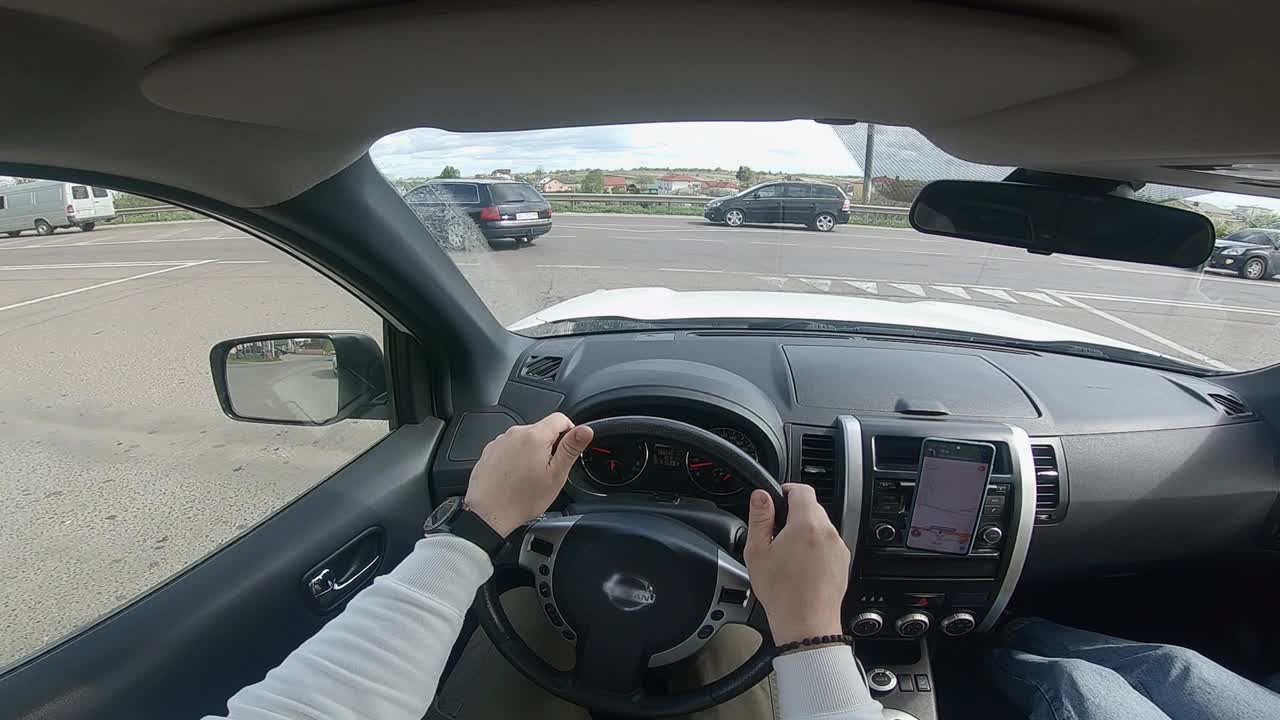 驾驶汽车由道路人的观点视频下载