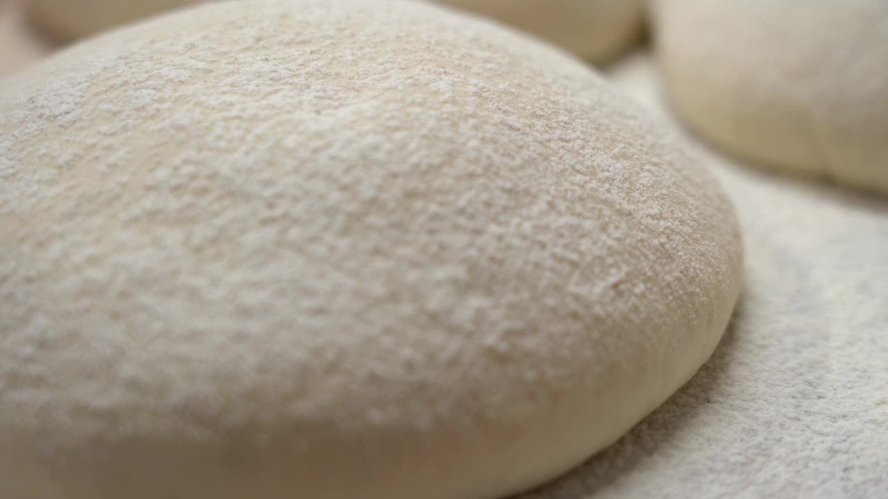 面团形状成圆形面包的细节视频下载