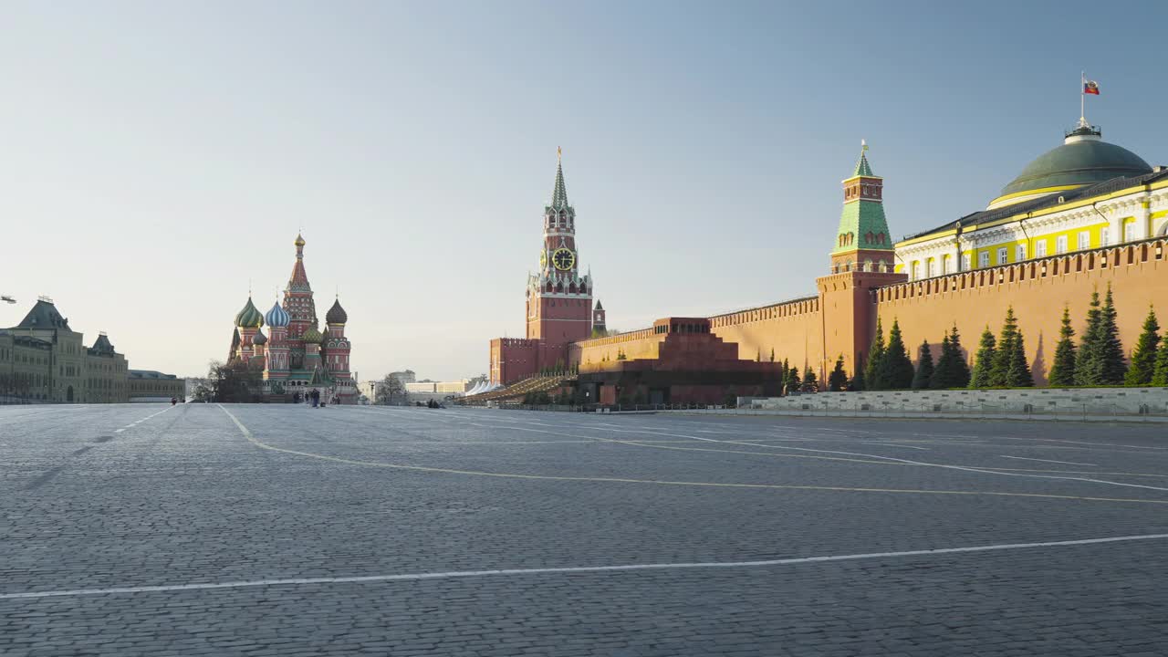 在莫斯科红场散步。圣巴西尔大教堂，斯帕斯卡亚塔和陵墓，俄罗斯视频素材