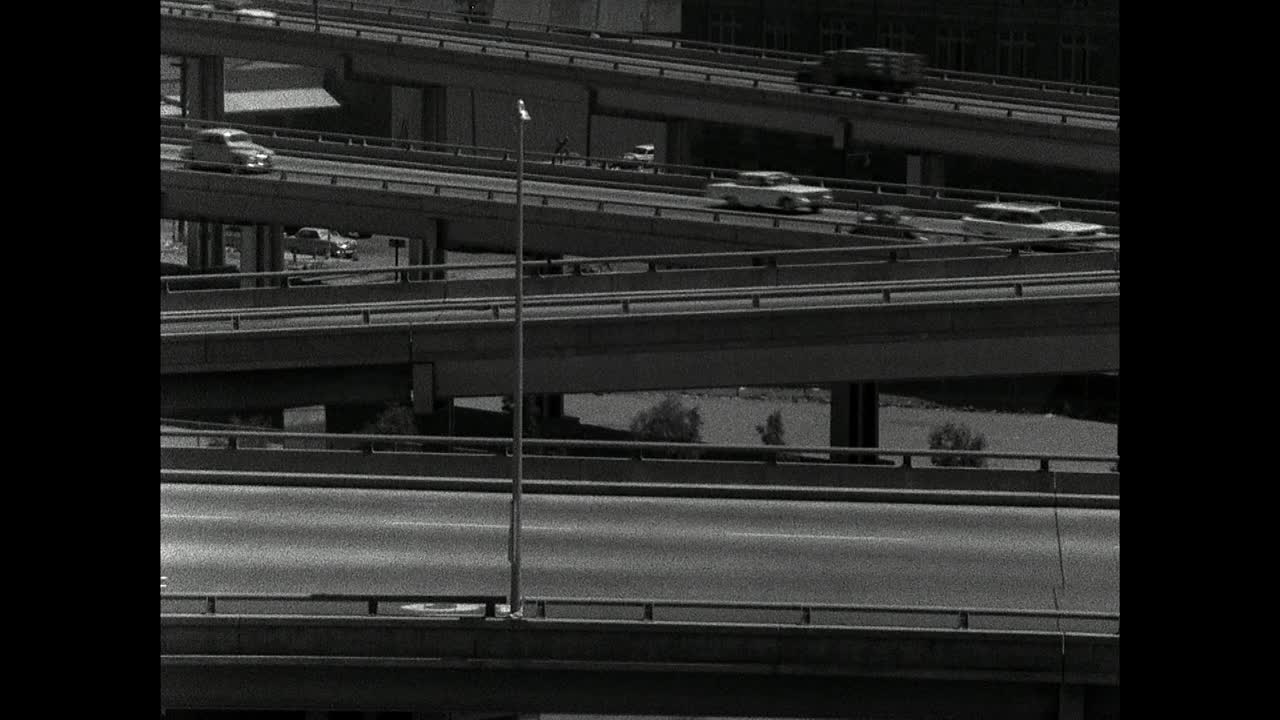 洛杉矶高架公路上的车辆行驶;1961视频下载