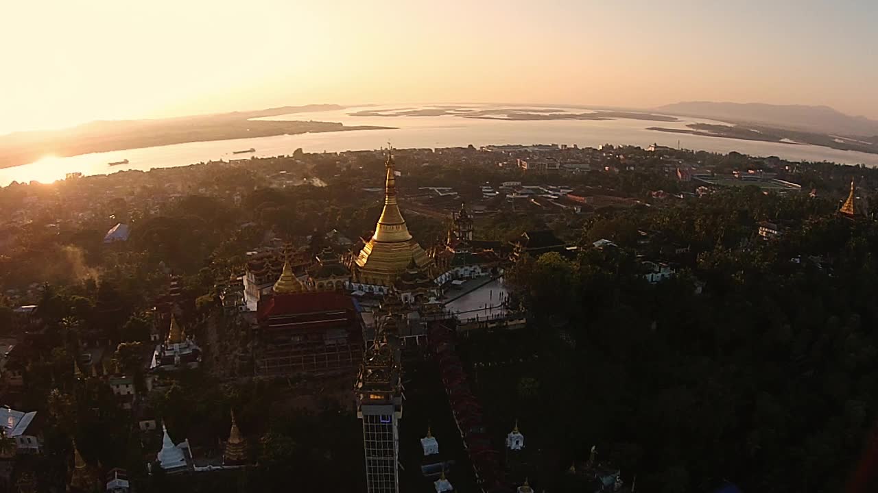 鸟瞰图:缅甸孟邦毛lamyine的Kyeik Than Lan宝塔视频下载