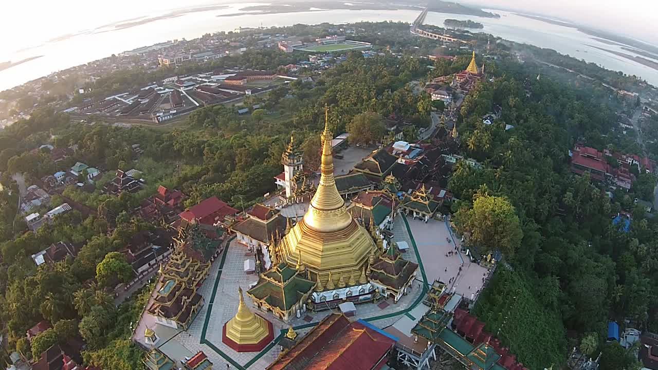 鸟瞰图:缅甸孟邦毛lamyine的Kyeik Than Lan宝塔视频下载