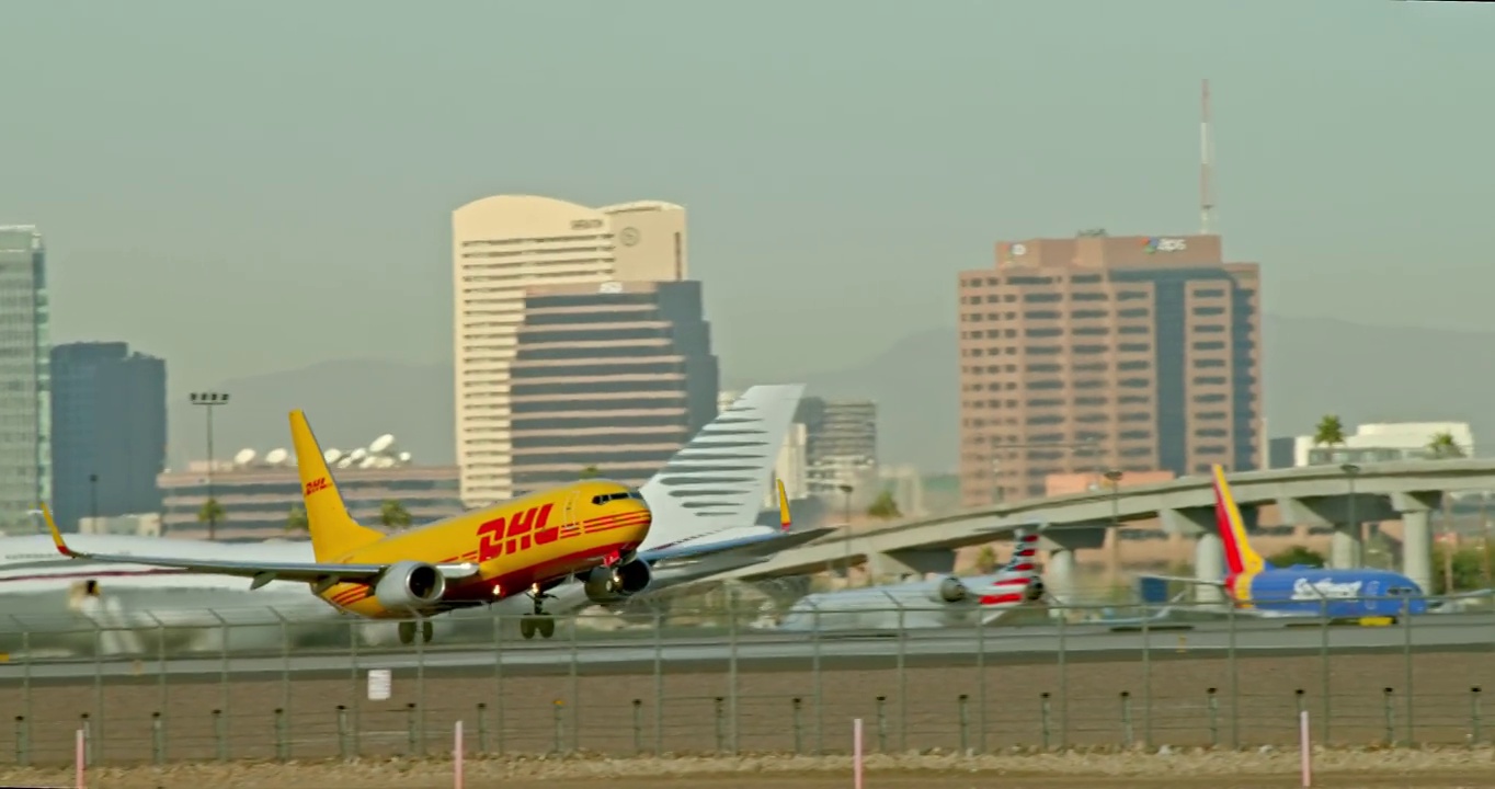 DHL航空货运飞机起飞视频下载
