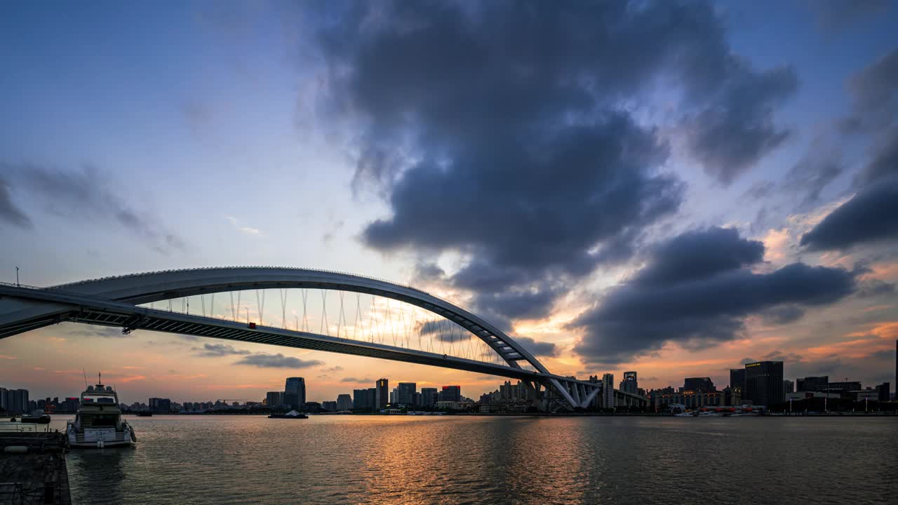 上海黄浦江上的虹桥视频下载
