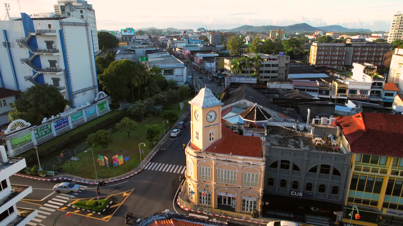 无人机拍摄的普吉岛旧城，普吉岛，泰国南部视频下载