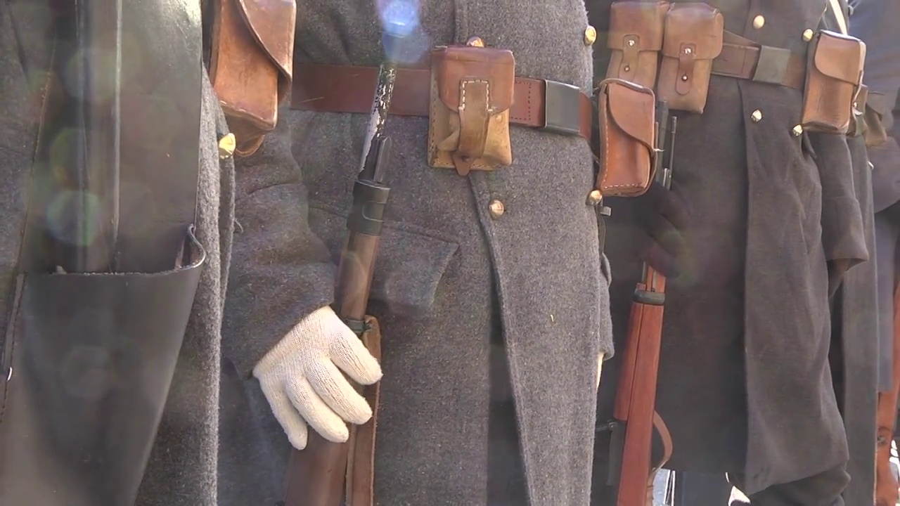 第一次世界大战时穿着制服的士兵拿着枪站成一排视频下载