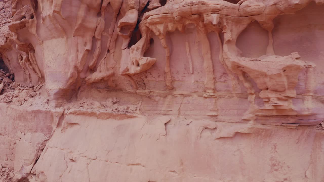 山崖上的石头和岩石结构，沙漠景观视频素材