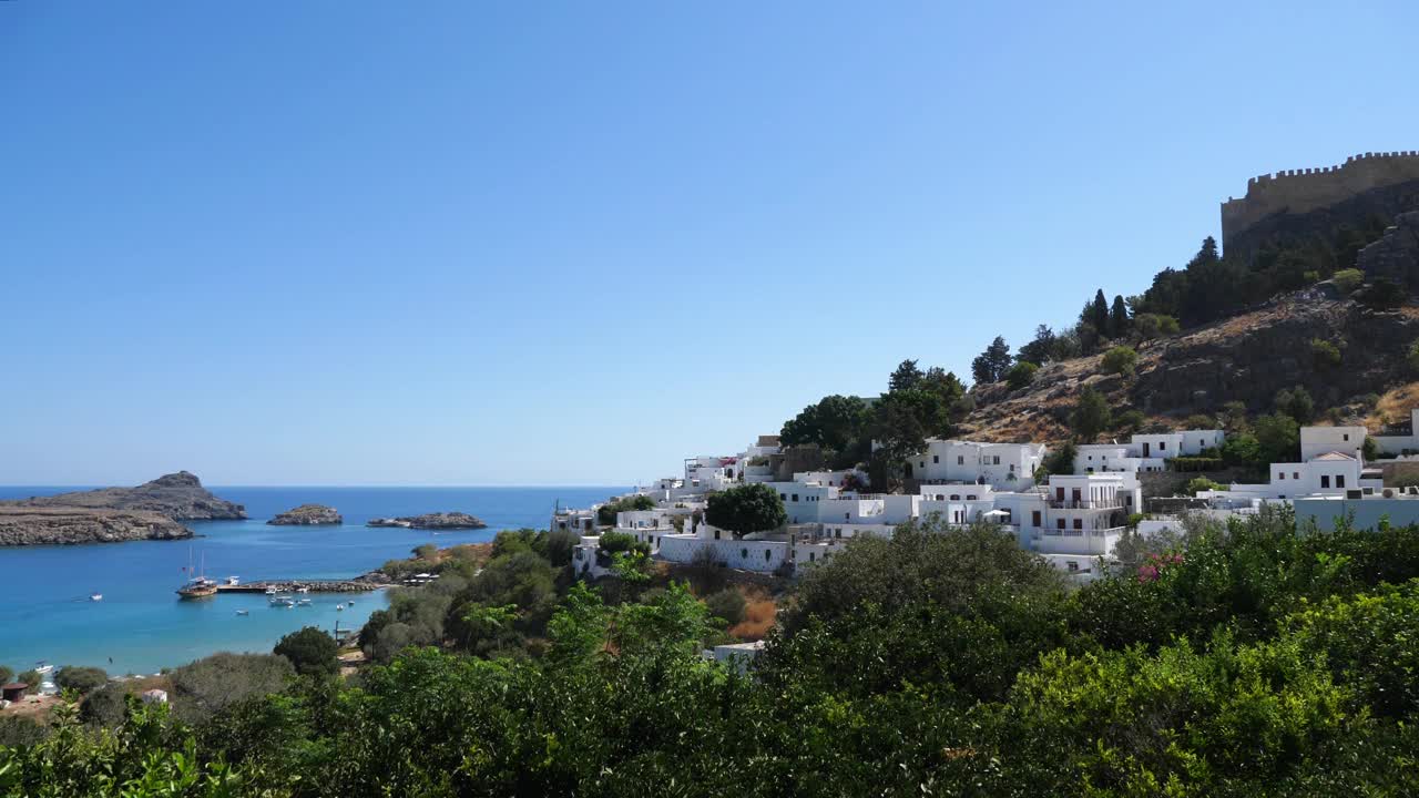 lindo、罗兹、希腊。一个白色的小村庄-风景的Rhodos岛在爱琴海视频下载
