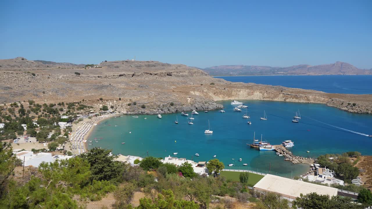 lindo、罗兹、希腊。一个白色的小村庄-风景的Rhodos岛在爱琴海视频下载